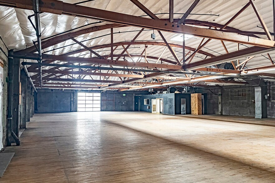 More Photos Of 6635 N Baltimore Ave, Portland Light Manufacturing For Lease