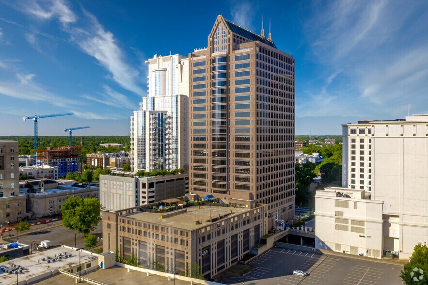 More Photos Of 227 W Trade St, Charlotte Office For Lease