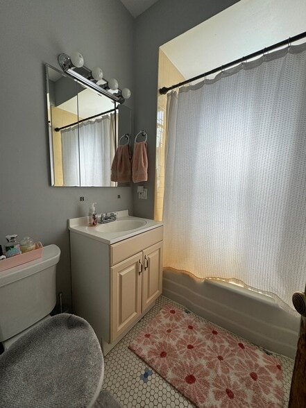 More Photos Of 2019 N Damen Ave, Chicago Apartments For Sale