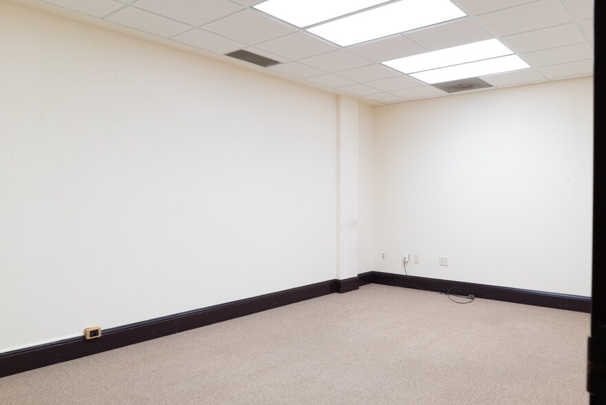 More Photos Of 131 E New York Ave, Deland Medical For Lease