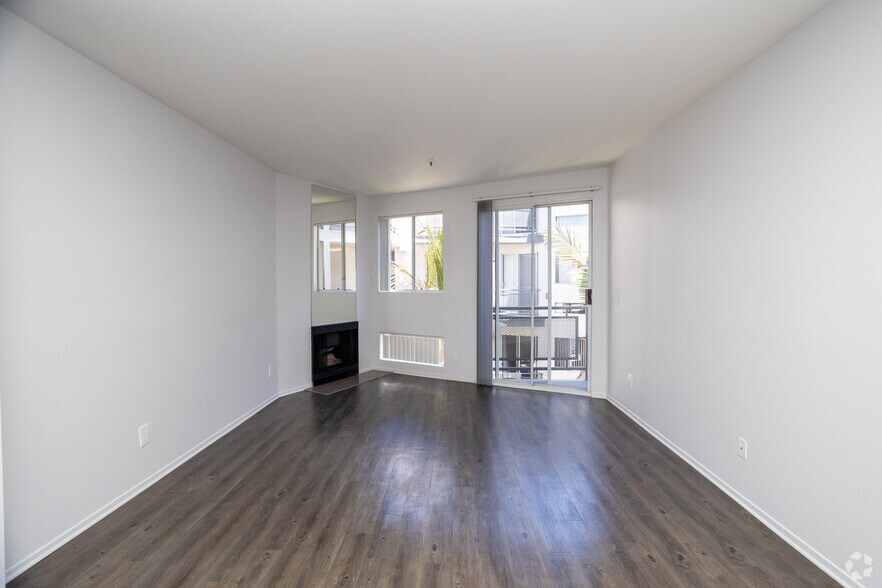 More Photos Of 1443 N Fuller Ave, Los Angeles Apartments For Sale
