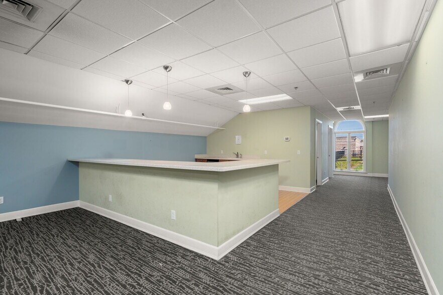 More Photos Of 109 Talcott Rd, West Hartford Manufacturing For Sale
