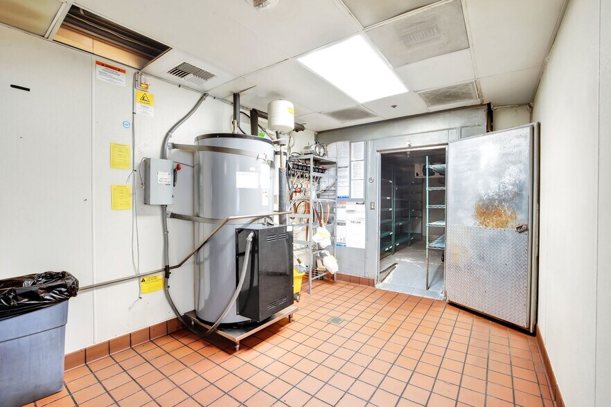 More Photos Of 701 W 7th St, Los Angeles Apartments For Lease