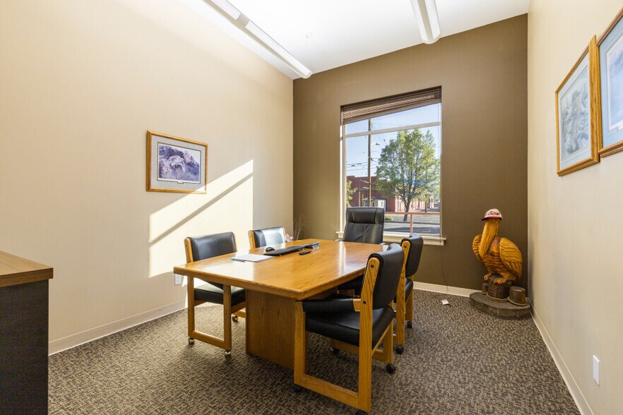 More Photos Of 422 S 5th St, Klamath Falls Office For Sale
