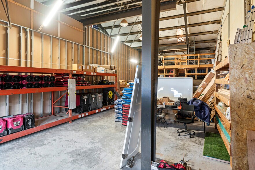 More Photos Of 105 E Cornwell Ln, Purcellville Warehouse For Sale