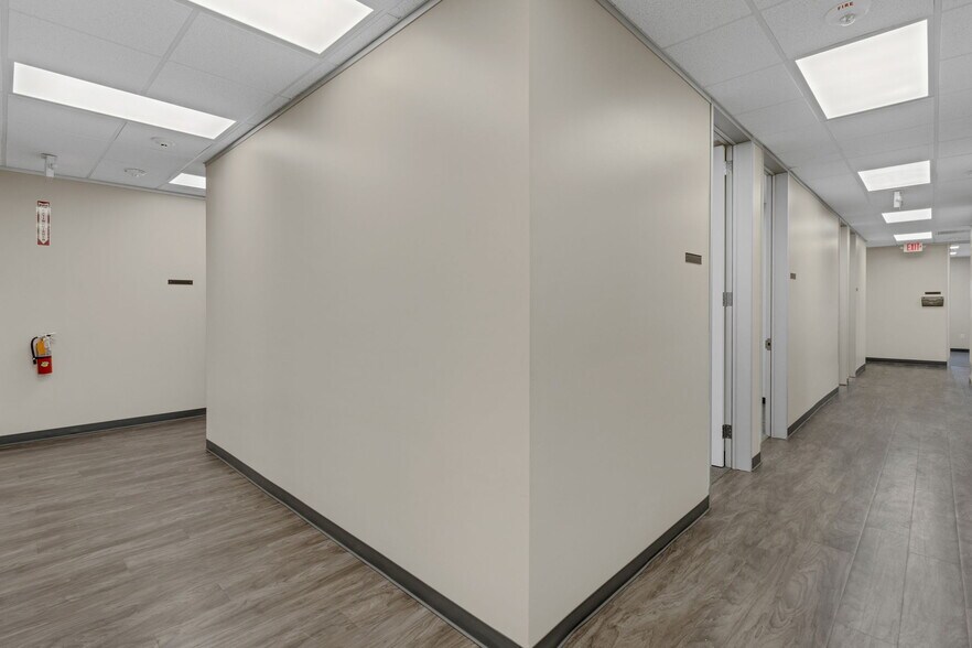 More Photos Of 8110 Parkside Ave, Baytown Warehouse For Sale