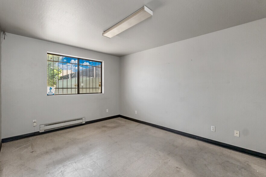 More Photos Of 8534 E Valley Rd, Prescott Valley Warehouse For Lease