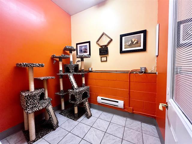 More Photos Of 525 S Fairfield Ave, Juneau General Retail For Sale