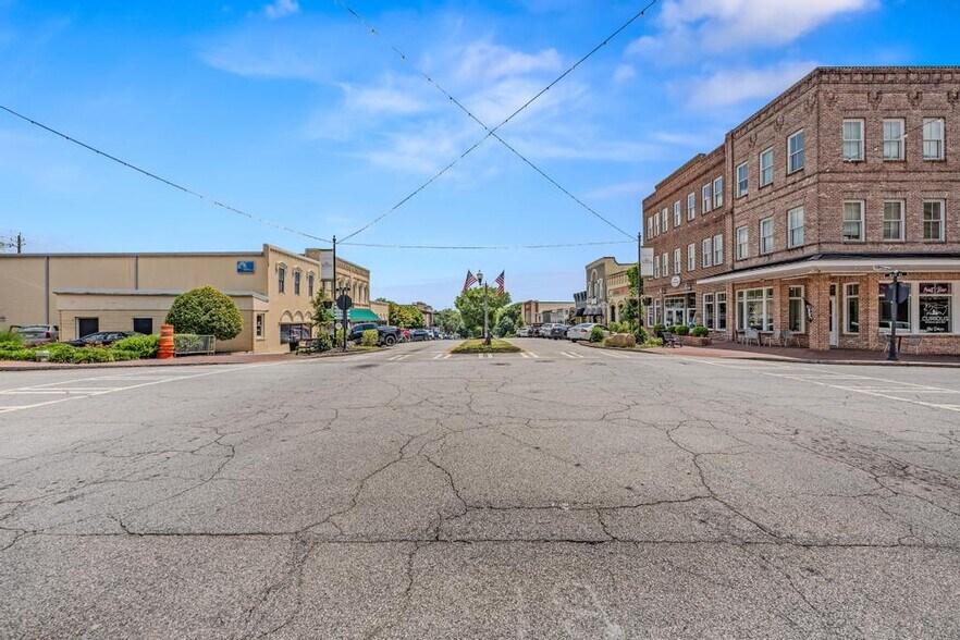 More Photos Of 252 Seavy St, Senoia Hospitality For Sale