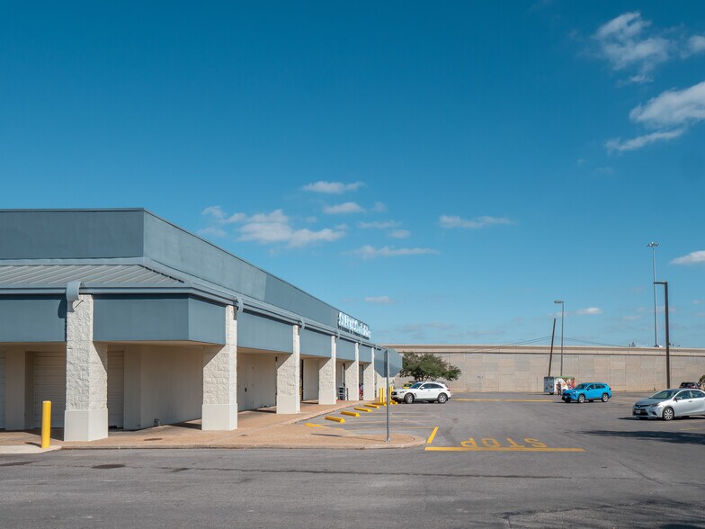 More Photos Of 13450 Research Blvd, Austin Unknown For Lease