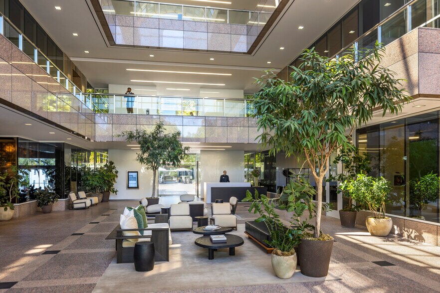 More Photos Of 345 N Maple Dr, Beverly Hills Office For Lease