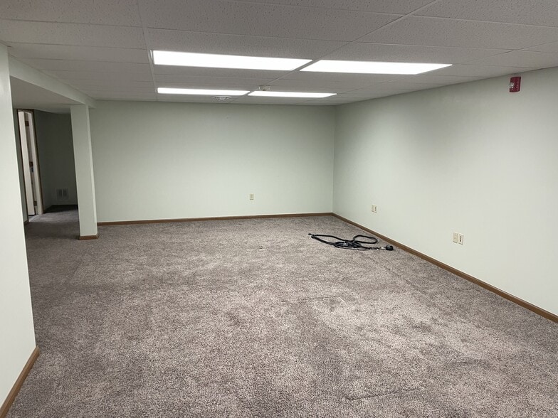 More Photos Of 62-82 N Breiel Blvd, Middletown Office For Sale