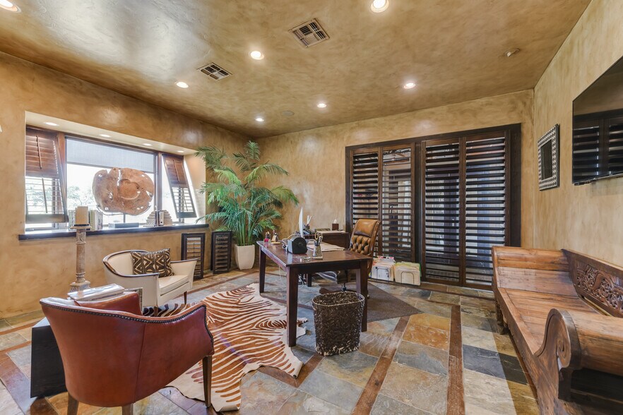 More Photos Of 1703 Highway 35 S, Rockport Office Residential For Lease