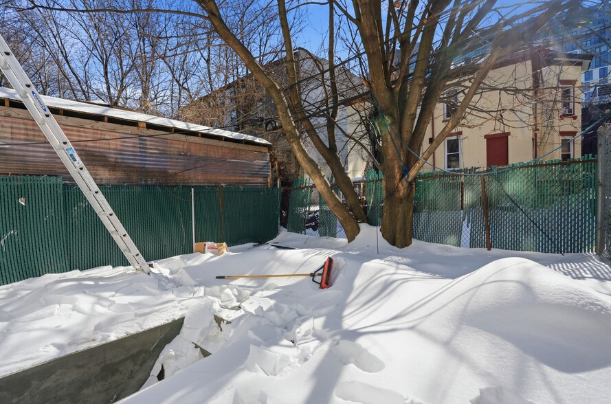 More Photos Of 1112 Fulton St, Brooklyn Storefront Retail Residential For Lease