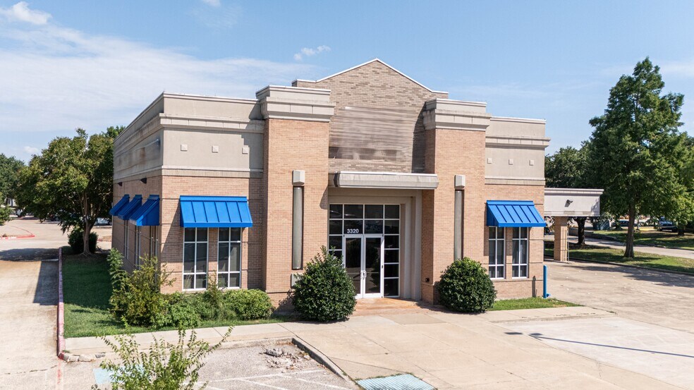 More Photos Of 3320 Lavon Dr, Garland Bank For Lease