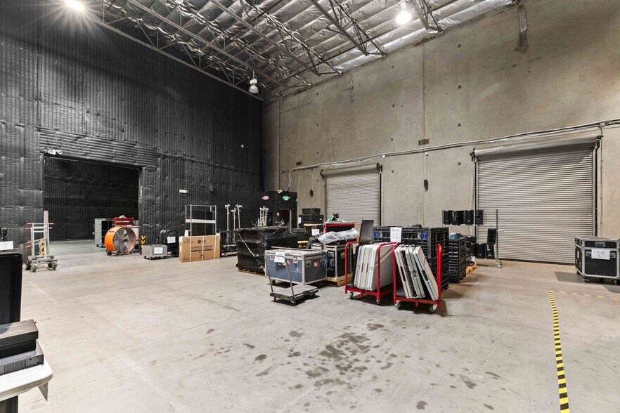 More Photos Of 2850 Ontario St, Burbank Warehouse For Lease