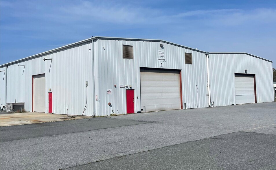 Primary Photo Of 118 Dixon St, Selbyville Manufacturing For Lease