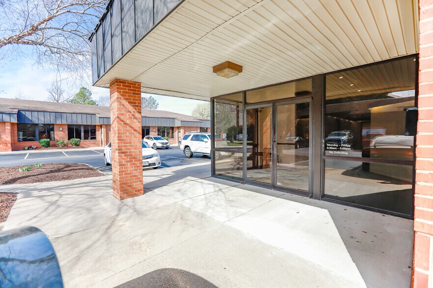 More Photos Of 11835 Canon Blvd, Newport News Office For Lease