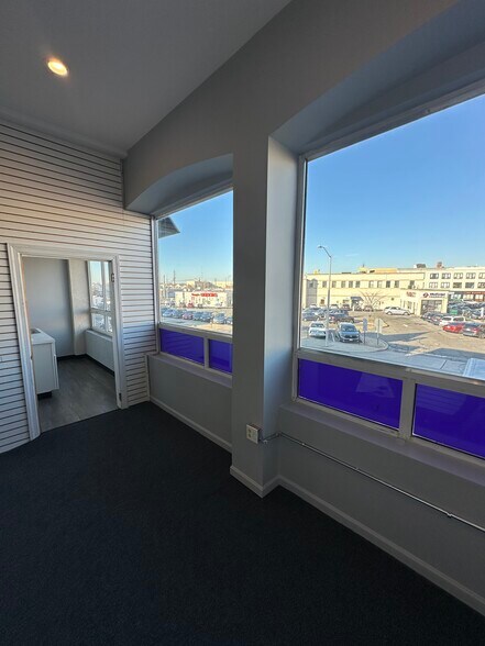 More Photos Of 202 Merrick Rd, Rockville Centre Storefront Retail Office For Lease