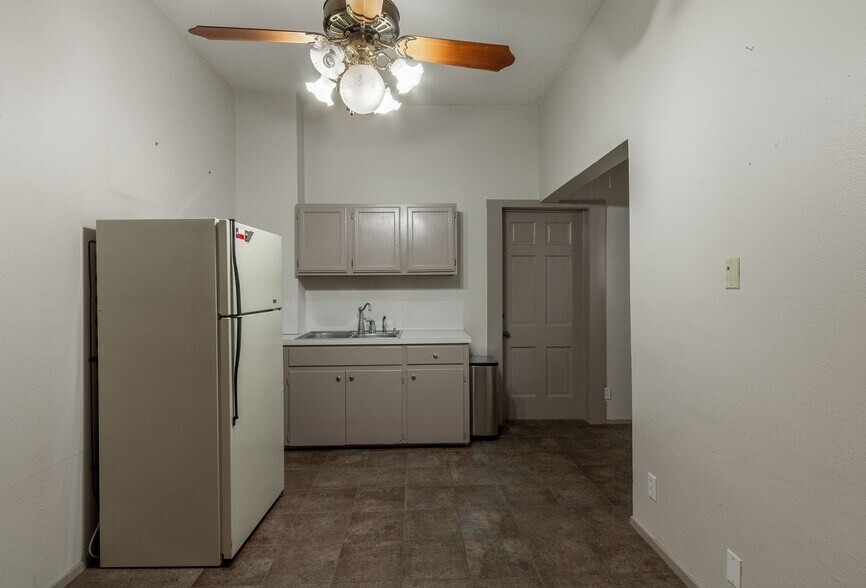 More Photos Of 1305 San Antonio St, Austin Office For Lease
