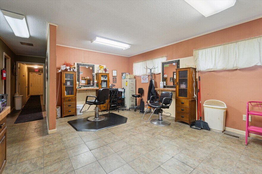 More Photos Of 4344 Richfield Rd, Flint Office For Sale