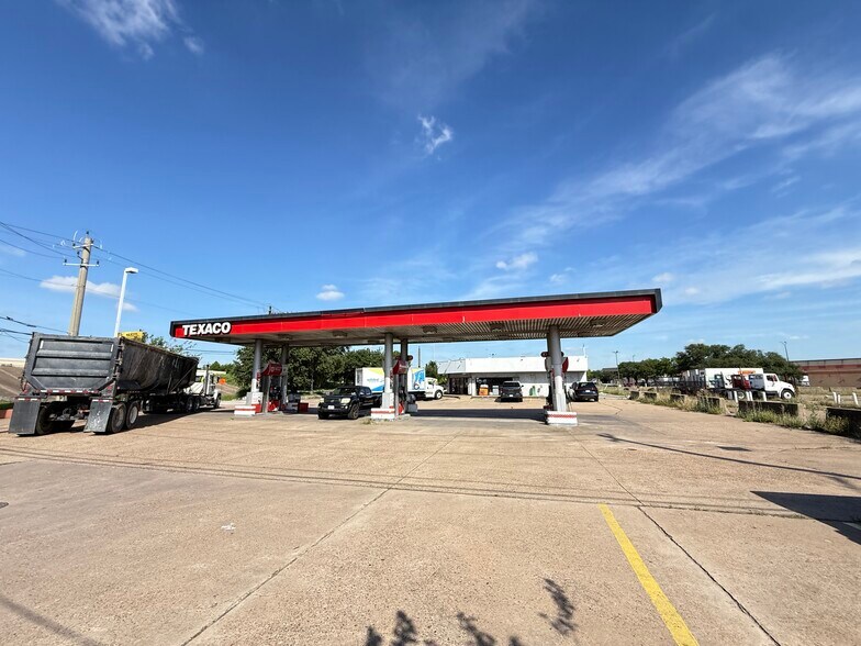 More Photos Of 8899 North Loop E, Houston Service Station For Sale