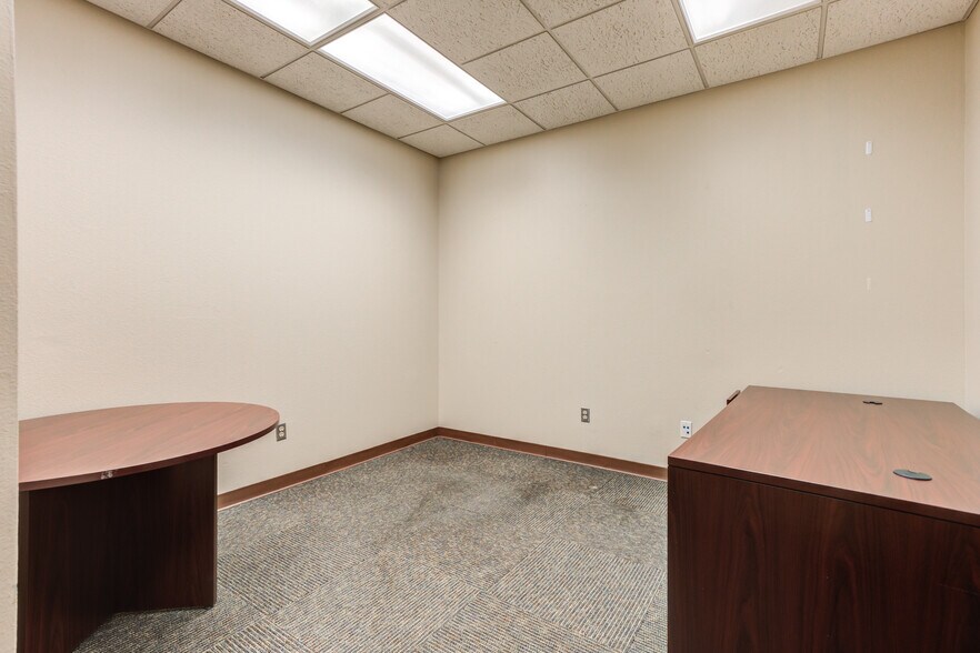 More Photos Of 3802-3806 Interstate 27, Lubbock Office For Sale