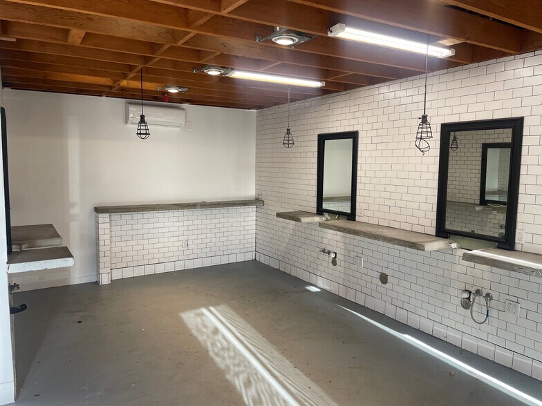 More Photos Of 428 Lincoln Blvd, Venice Freestanding For Lease