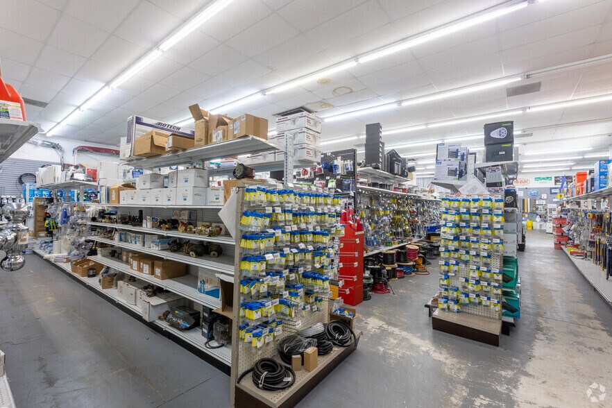 More Photos Of 2205 NW 20th St, Miami Freestanding For Lease