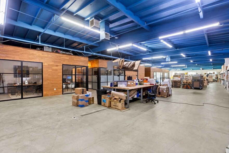 More Photos Of 21314-21316 Sherman Way, Canoga Park Service For Lease