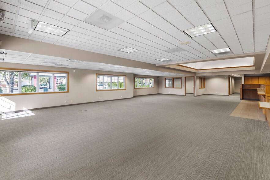 More Photos Of 3506 168th St NE, Arlington Bank For Sale