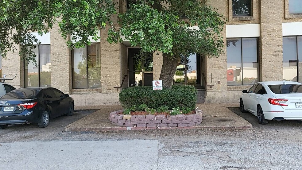 More Photos Of 7400 Harwin Dr, Houston Office For Lease