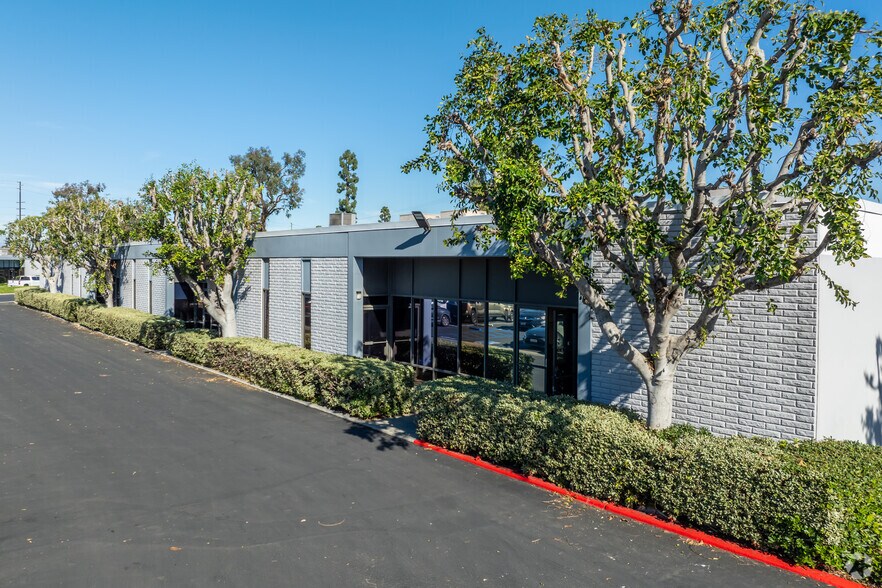 More Photos Of 7271 Garden Grove Blvd, Garden Grove Light Manufacturing For Lease