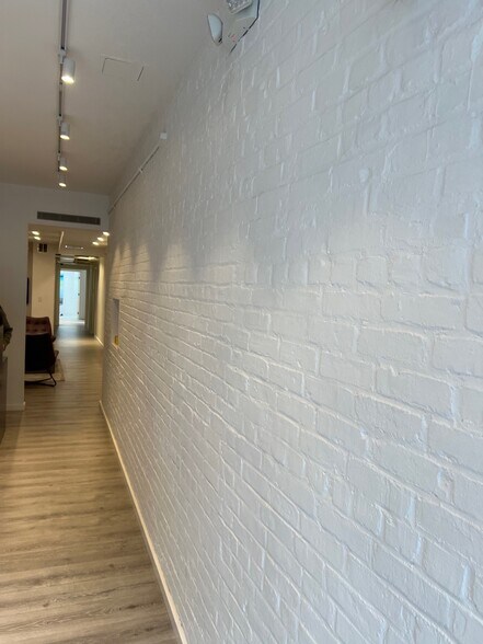 More Photos Of 511 W 20th St, New York Storefront Retail Residential For Lease