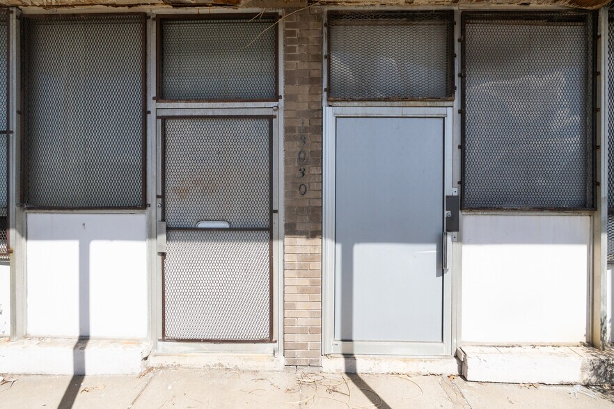 More Photos Of 13030 Puritan St, Detroit Office For Sale