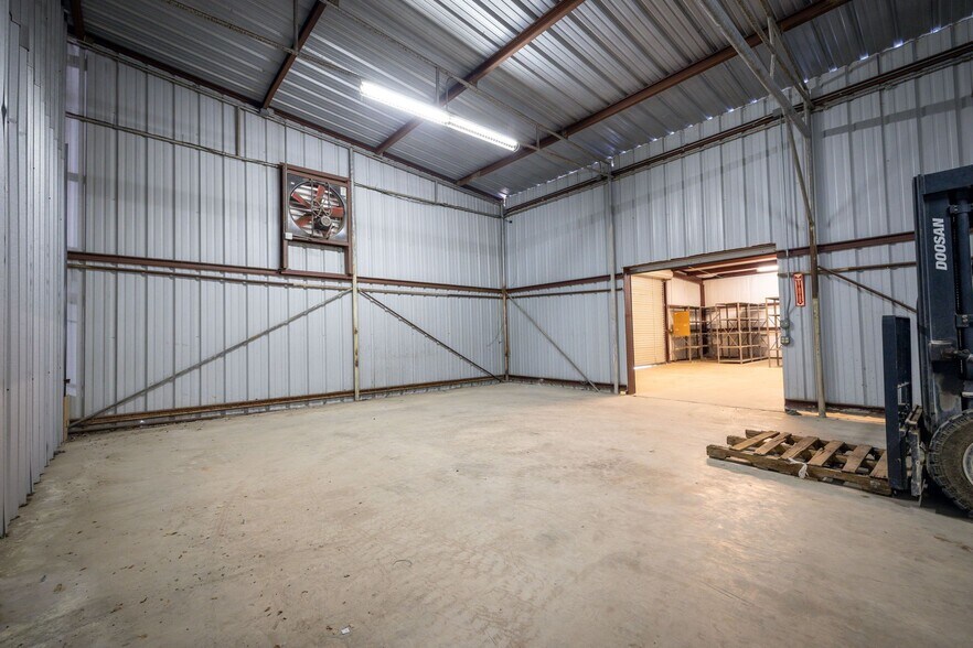 More Photos Of 180 Spring Mountain Dr, Canyon Lake Distribution For Sale