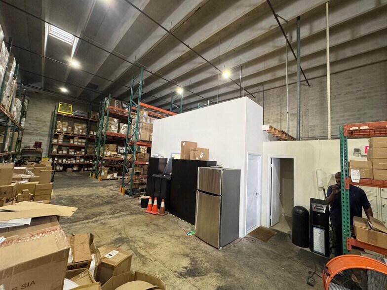 More Photos Of 6535-6545 NW 84th Ave, Miami Warehouse For Sale