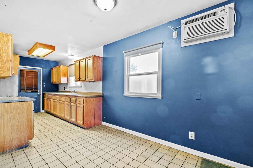 More Photos Of 2114 W Magnolia Blvd, Burbank Storefront For Sale