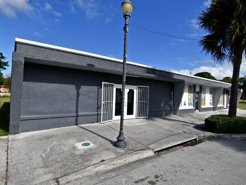 Primary Photo Of 910 Avenue D, Fort Pierce Storefront Retail Office For Lease