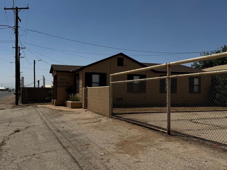 More Photos Of 911 S Grimes St, Hobbs Industrial For Lease