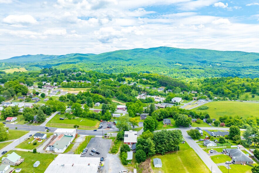 More Photos Of 1340 W Main St, Wytheville Loft Creative Space For Sale