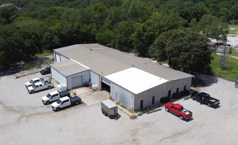 More Photos Of 621 Industrial dr, Ardmore Industrial For Lease