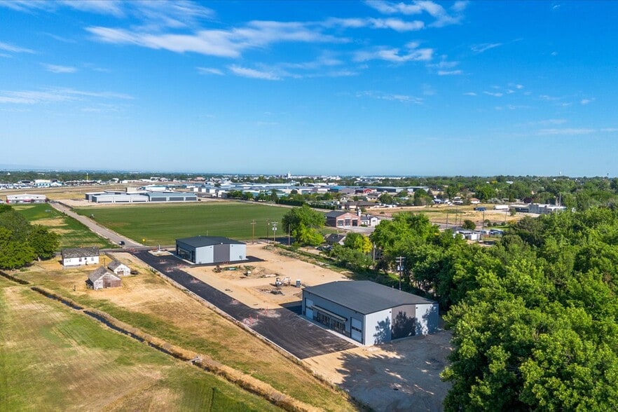 More Photos Of 80 N Happy Valley Rd, Nampa Warehouse For Sale