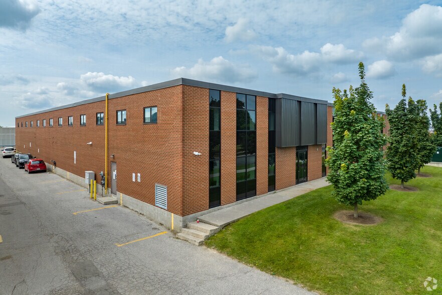 More Photos Of 375-377 Canarctic Dr, Toronto Warehouse For Lease