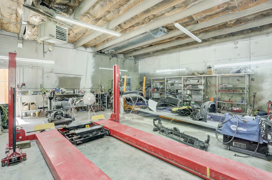 More Photos Of 8537 S Reed St, Littleton Auto Repair For Sale