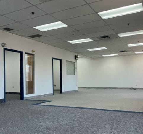 More Photos Of 1300 Rue De Louvain O, Montréal Light Manufacturing For Lease