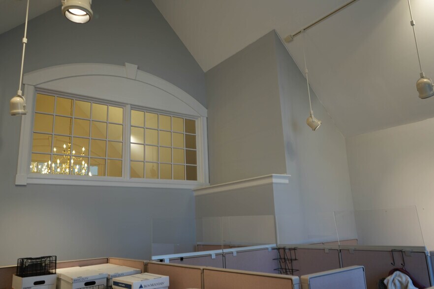 More Photos Of 1 Club Acre Ln, Bedford Office For Lease