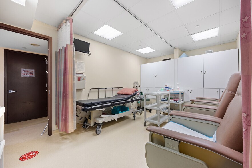 More Photos Of 7210 13th Ave, Brooklyn Medical For Lease