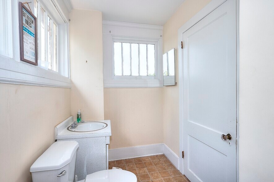 More Photos Of 338 N Broad St, Monroe Office Residential For Sale