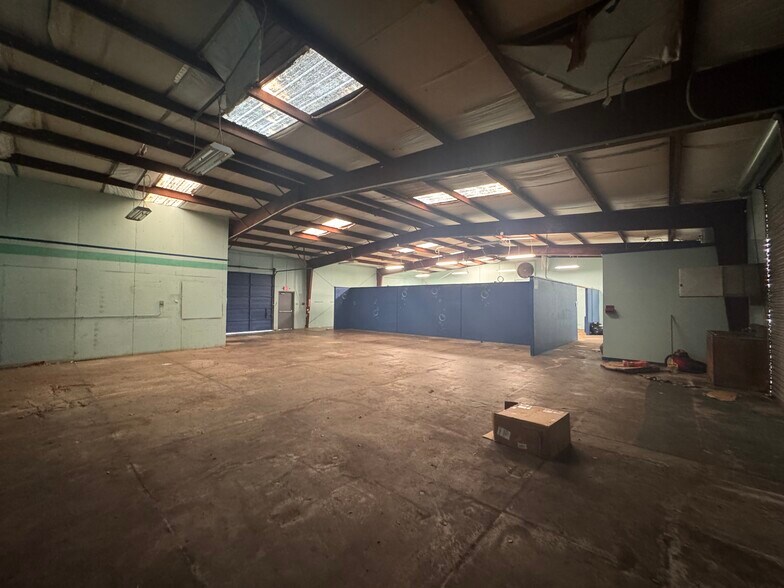 More Photos Of 2385 Corbett St, Jacksonville Warehouse For Lease
